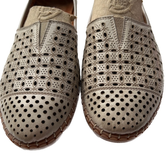 Volks Walkers Shoes Perforated Leather Slip on Flat Size 40 US 9 Colour Stone - Picture 7 of 9